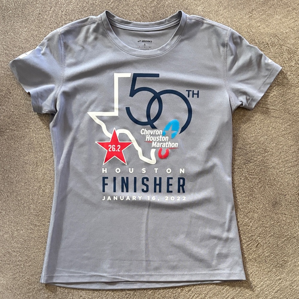 Women’s Brooks Light Gray Houston Marathon 50th Finisher Tee (S)